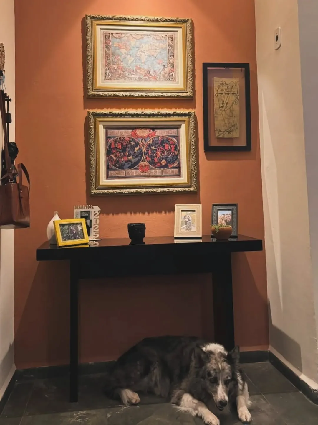 Quadro emoldurado pela Casa Diamante na parede do cliente